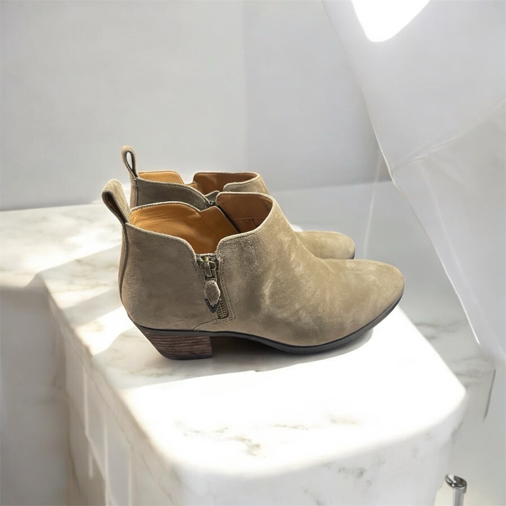 Vionic Cecily Ankle Booties 8M